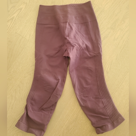 LULULEMON cropped purple leggings - Picture 1 of 2
